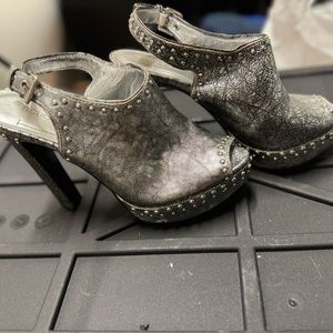 BCBG Generation silver heels size 7.5